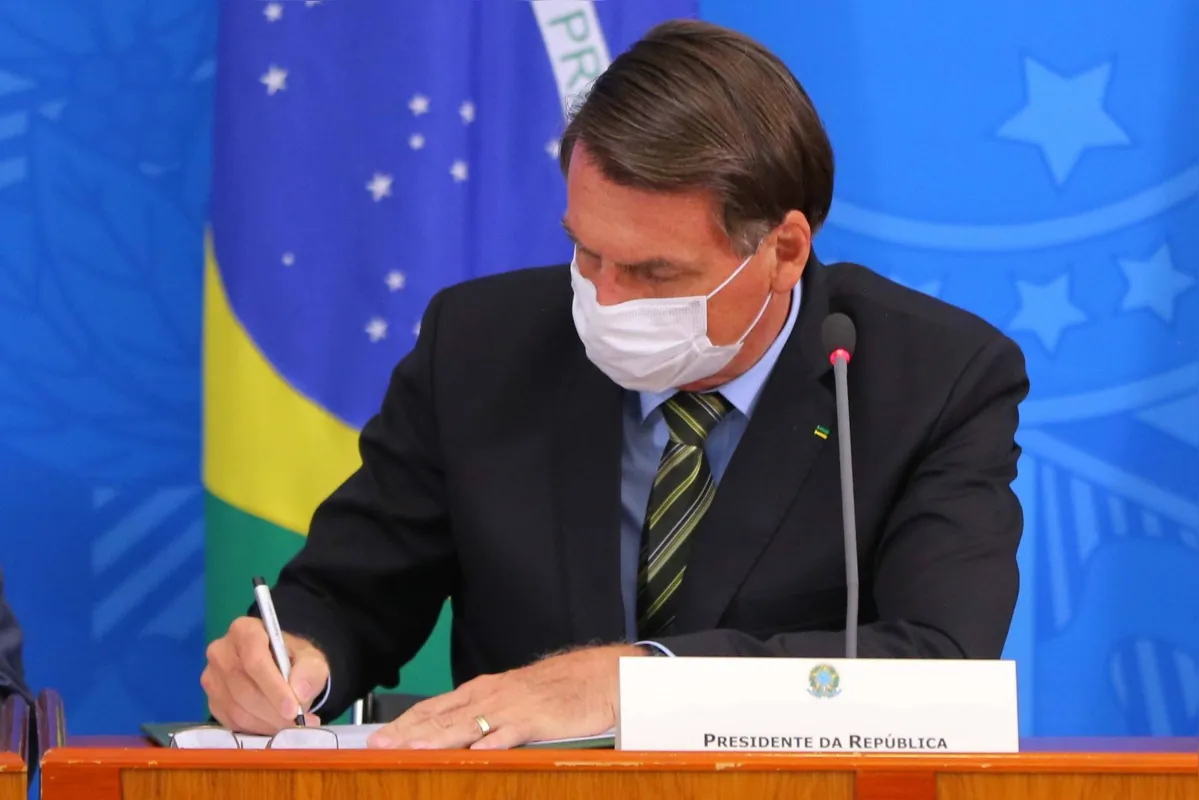 Imagem ilustrativa da imagem Após panelaço e perda de apoio, Bolsonaro modula discurso sobre coronavírus