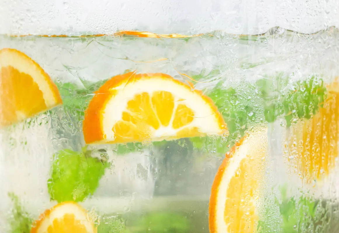 Imagem ilustrativa da imagem Aprenda a preparar três opções de drinks refrescantes para o Carnaval