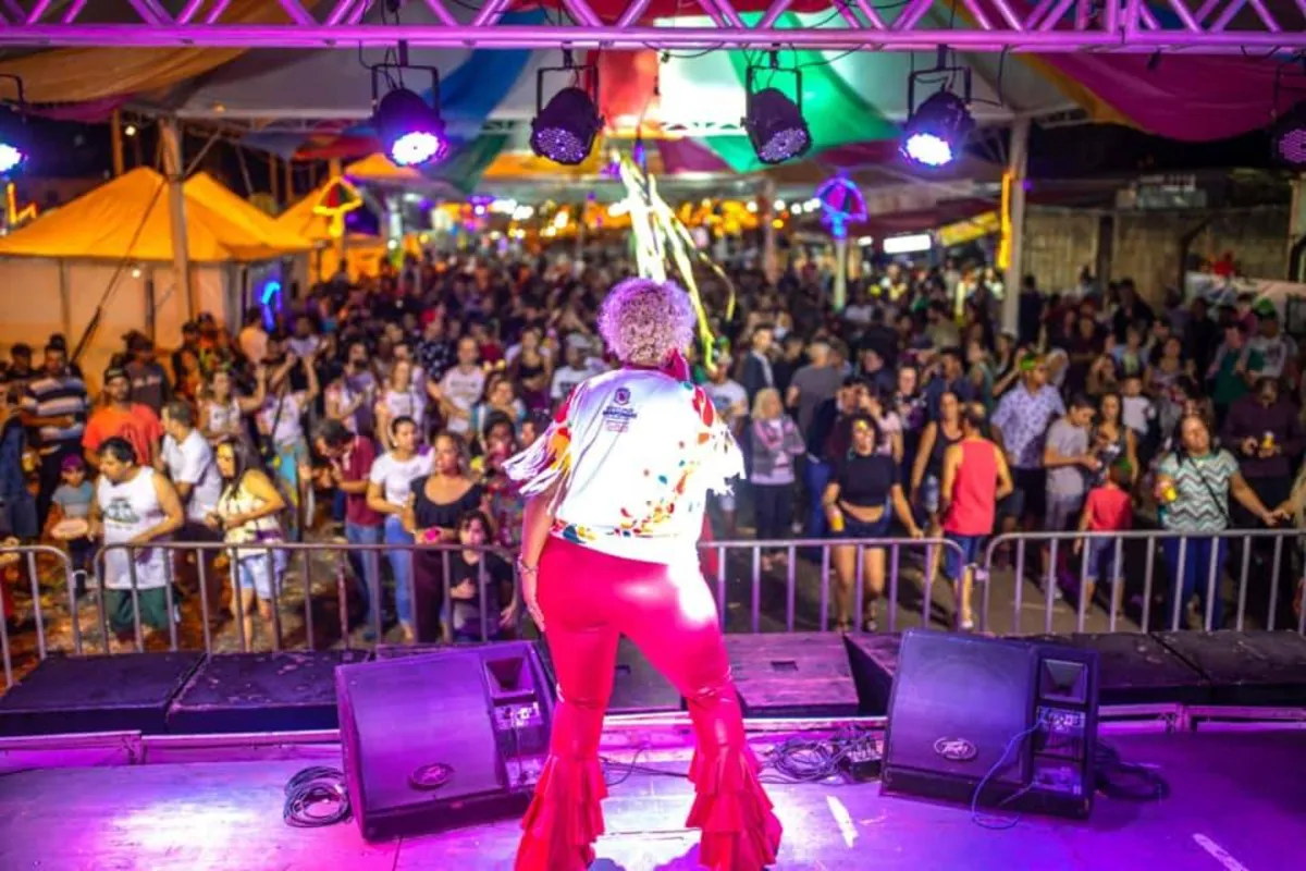 Arapongas: estimativa é que cinco mil pessoas participaram da folia