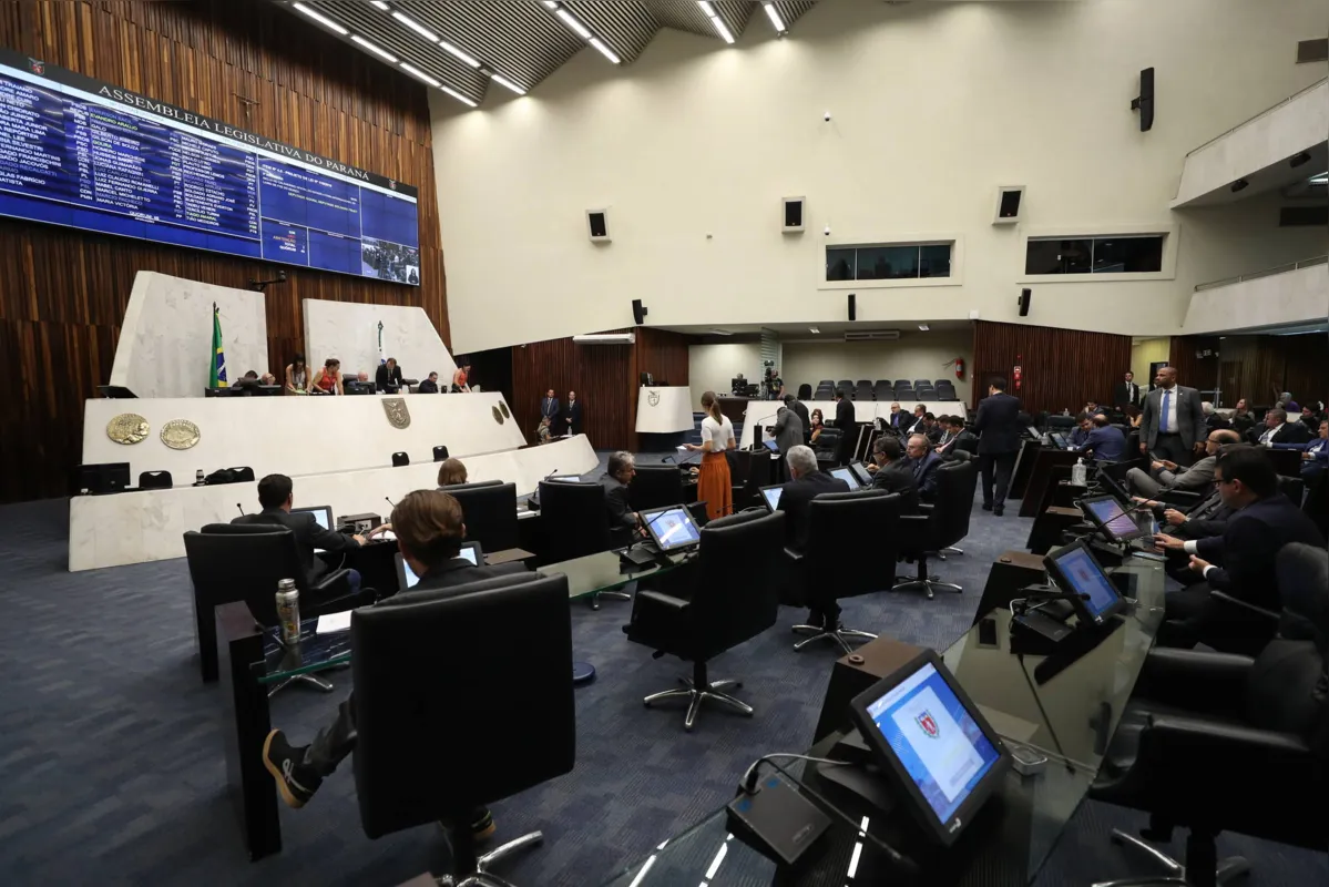 Imagem ilustrativa da imagem Assembleia aumenta restrições, mas ainda mantém sessões