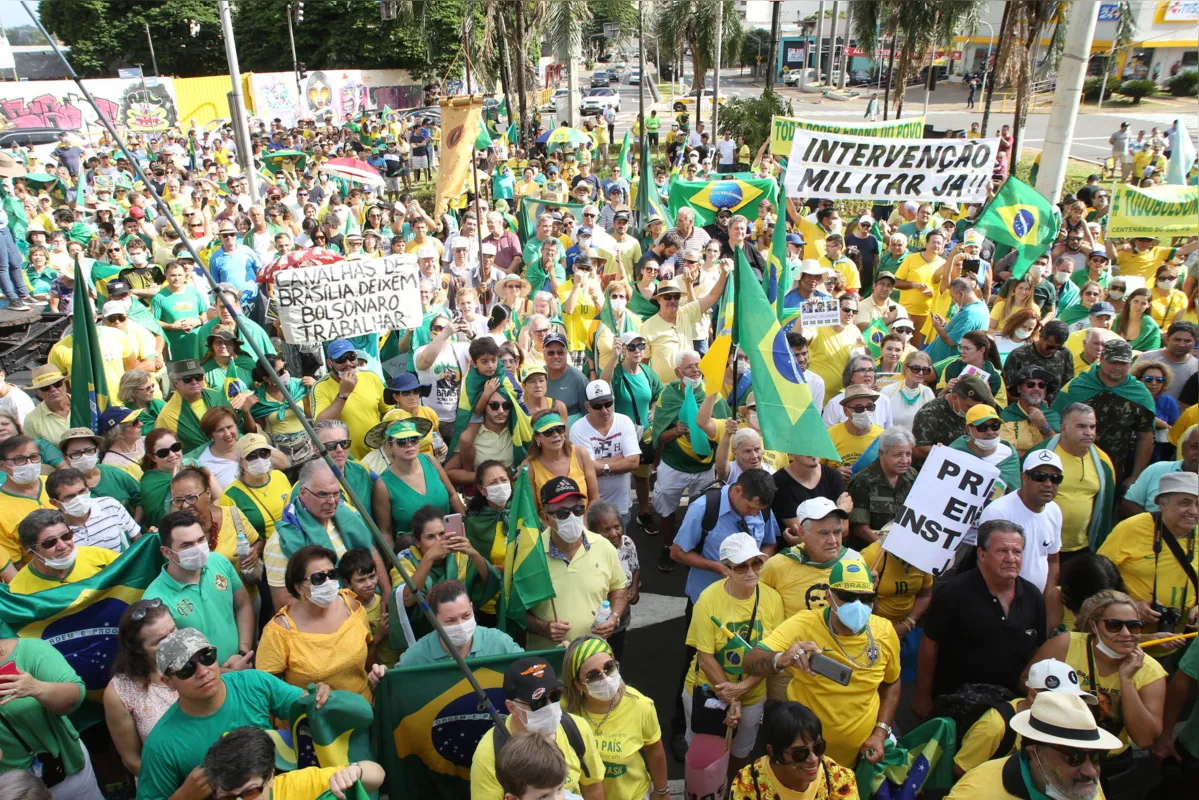 Imagem ilustrativa da imagem Ato pró-Bolsonaro coloca londrinenses na rua, apesar do coronavírus