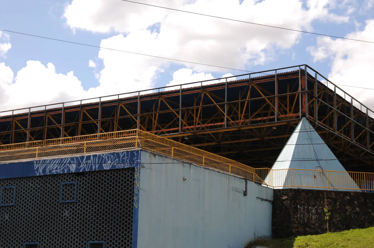 Imagem ilustrativa da imagem Atraso nas obras do Moringão cancela eventos em Londrina