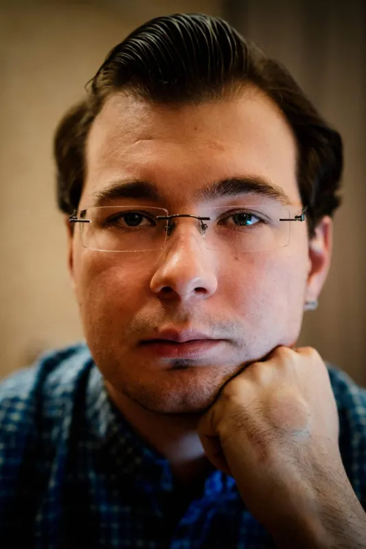 Vladislav Zaitsev  aprendeu a implantar chips no corpo humano