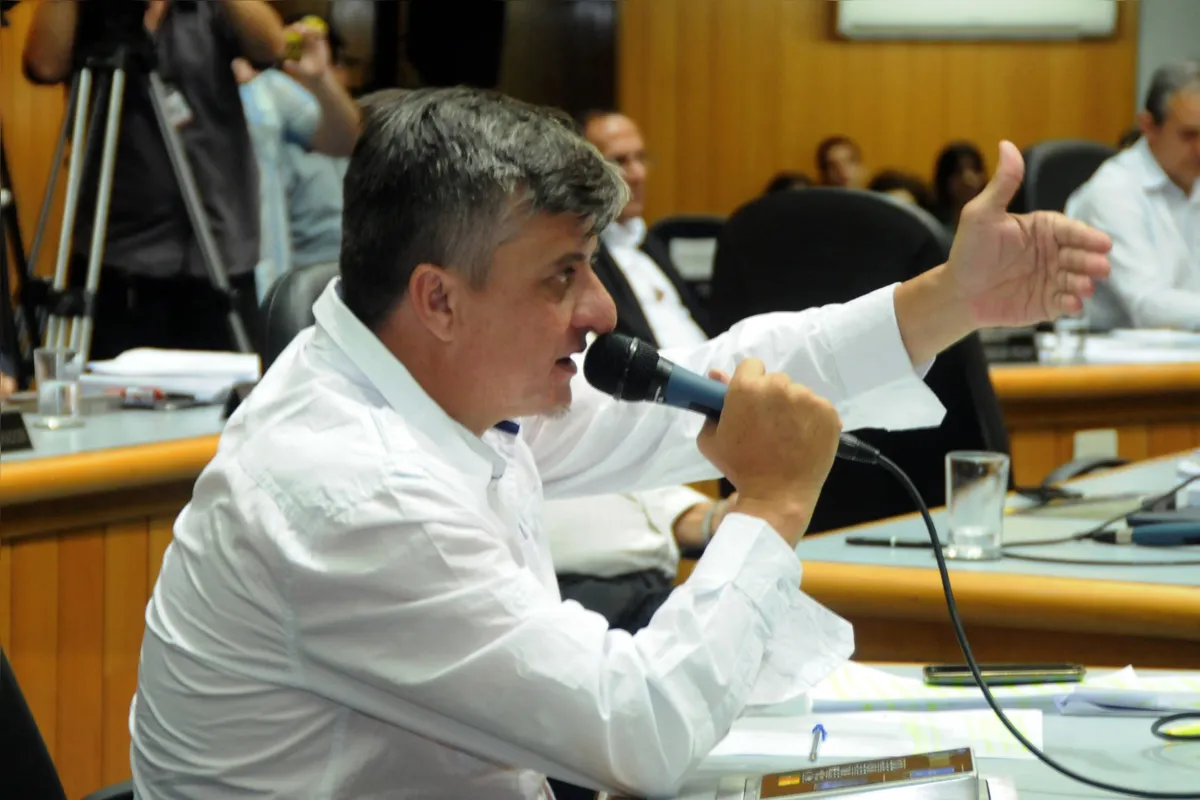Imagem ilustrativa da imagem Boca Aberta propõe projeto para amputar mãos de políticos corruptos