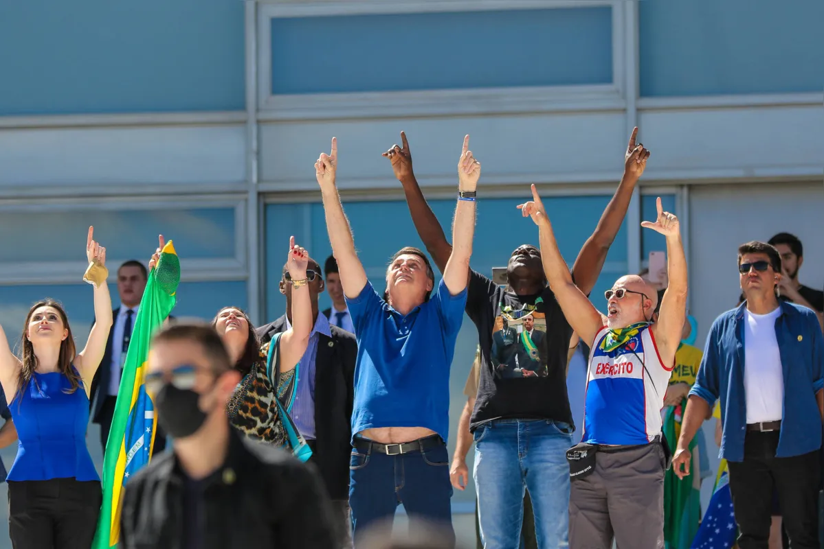 Bolsonaro deixou o Palácio da Alvorada e foi até a rampa do Planalto durante a manifestação