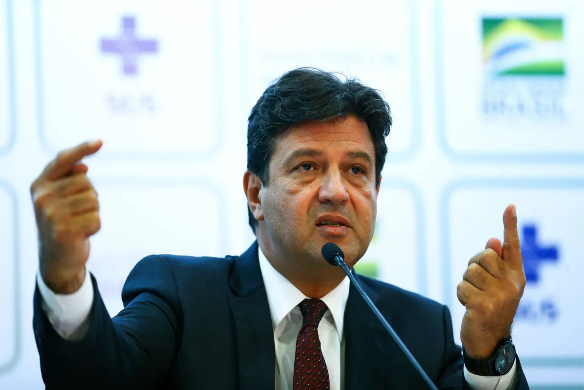 "Não sendo estritamente necessário, recomendamos que não façam viagens até que o quadro todo esteja bem definido", afirmou Mandetta 
