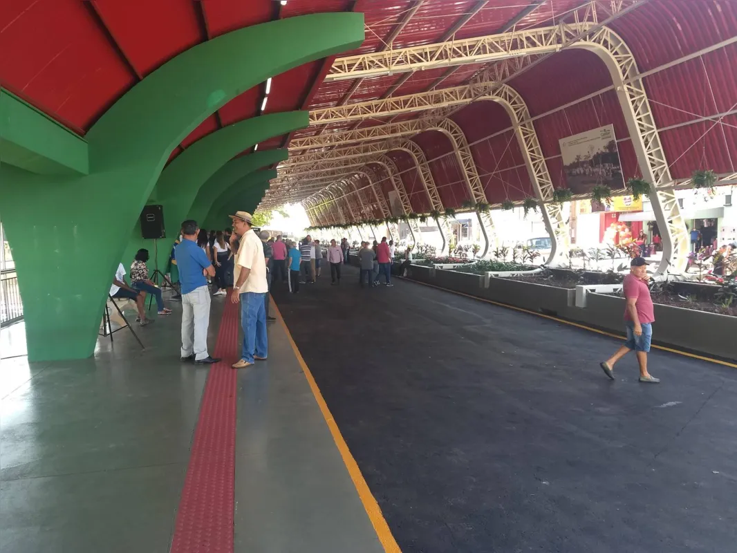 O Terminal Central de Cambé foi reinaugurado na manhã de sábado (7) , mas deve entrar em operação somente no domingo (8).