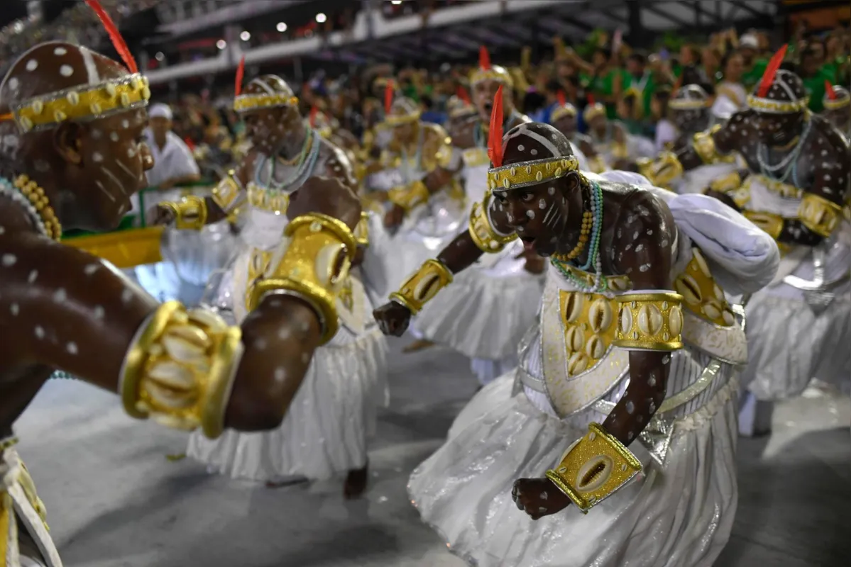 A Grande Rio trouxe a história do pai de santo João Goumeia e abordou a intolerância religiosa