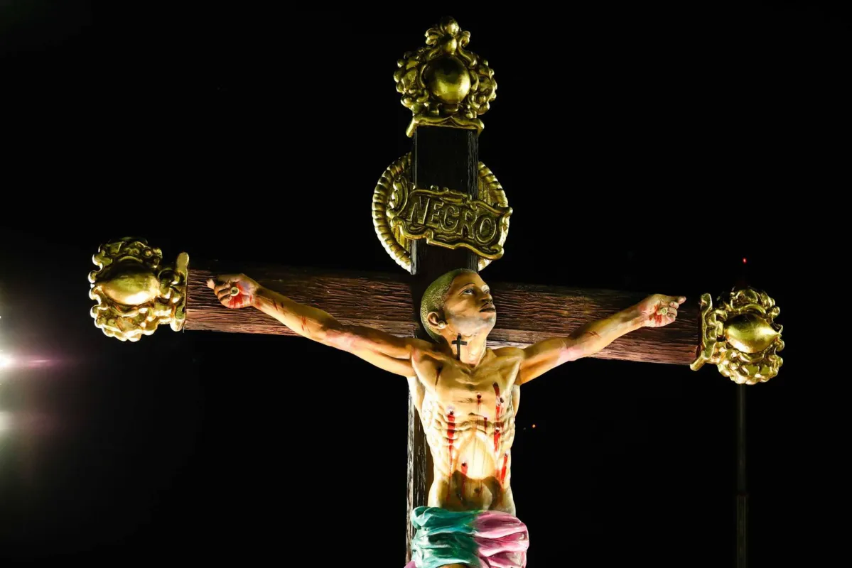A Mangueira levou a história de Jesus ao sambódromo, tendo como alvo a repressão policial 