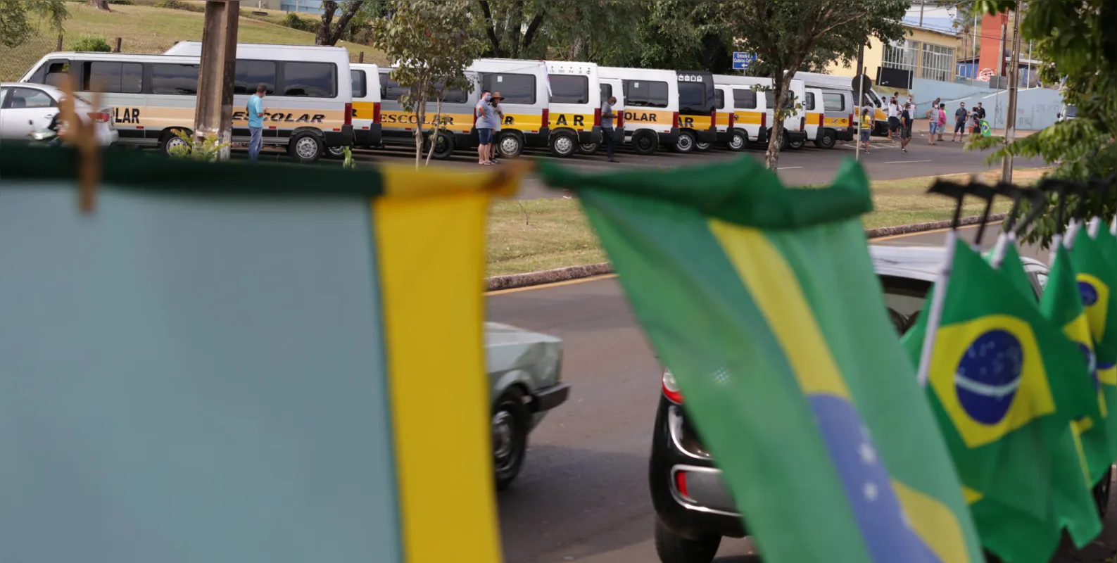 Imagem ilustrativa da imagem Carreata pede retomada das atividades econômicas em Londrina