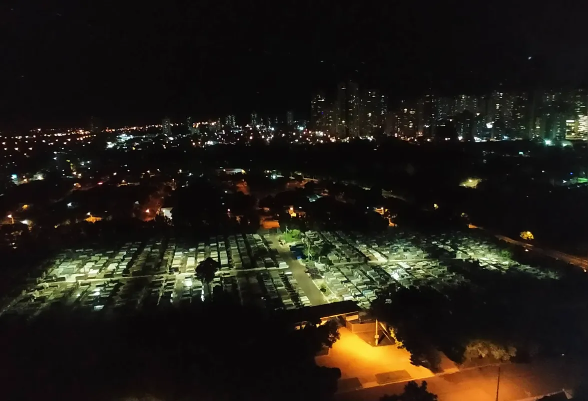Imagem ilustrativa da imagem Cemitério João XXIII recebe iluminação para coibir furtos e vandalismo