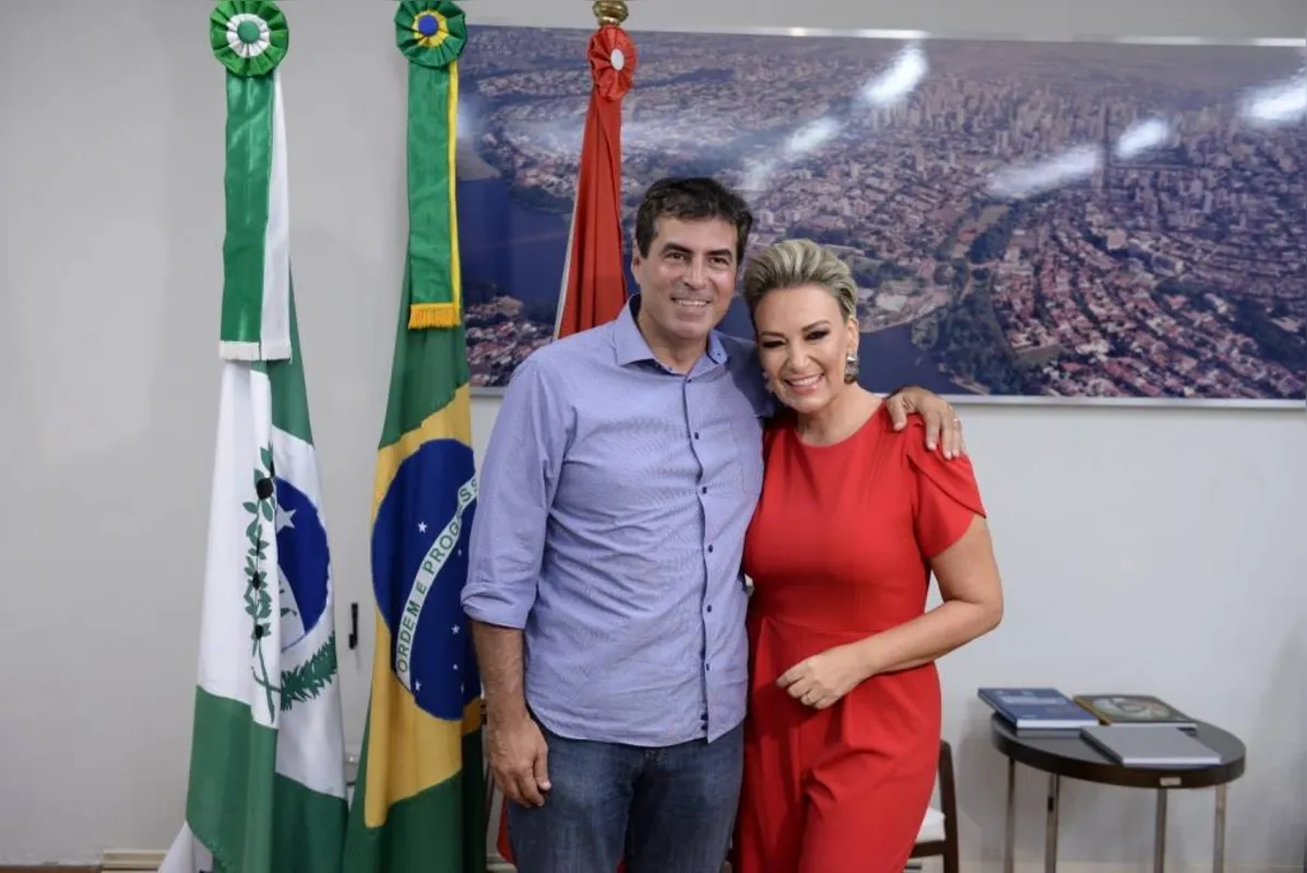 Cloara e o prefeito Marcelo Belinati

