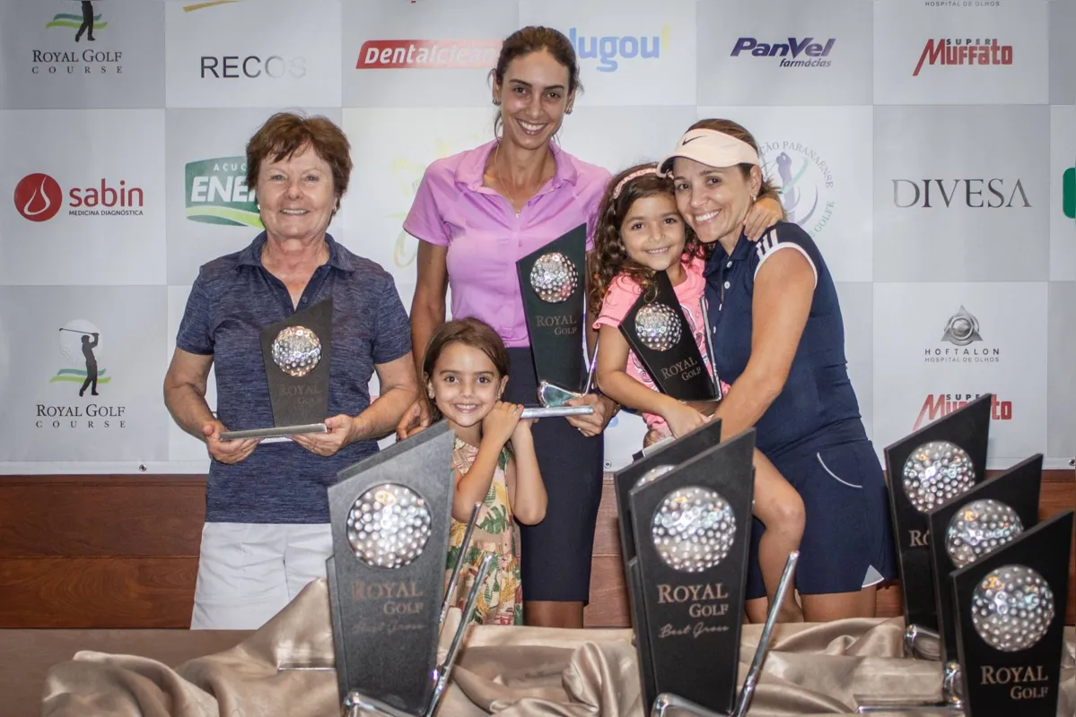 Joana Teodoro com Roberta Messas e Fernanda Pedriali, campeões de uma das categorias do Open 2020 