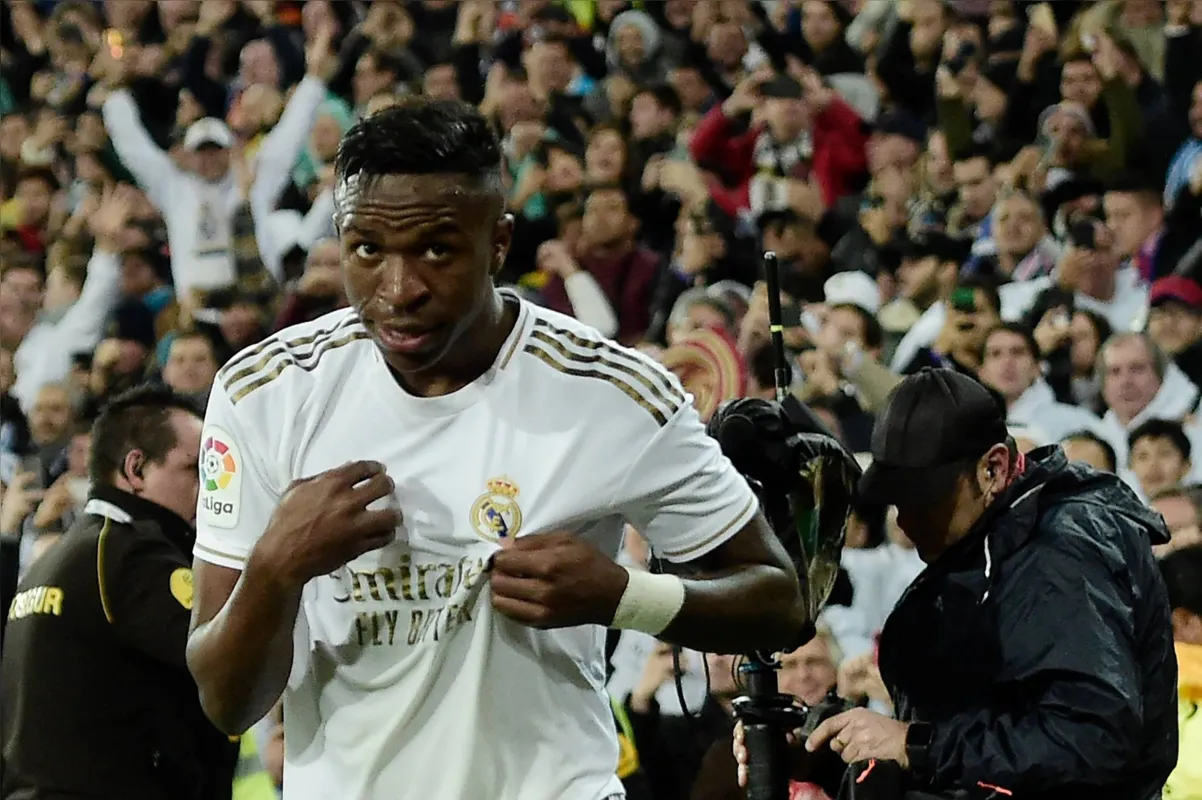 Imagem ilustrativa da imagem Com gol de Vinicius Junior, Real vence o Barça e volta à ponta