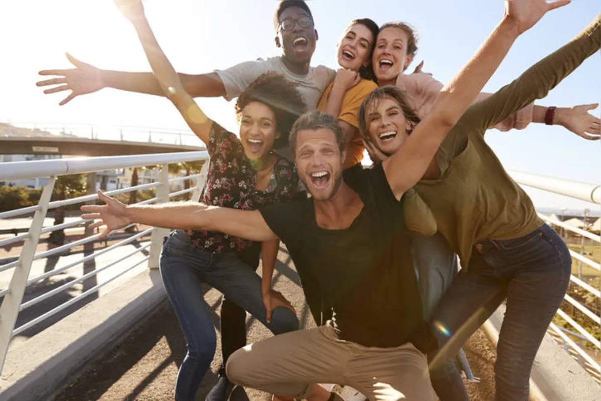 Nem todo mundo é sempre feliz como nas fotos de Bancos de Imagens e está tudo bem!