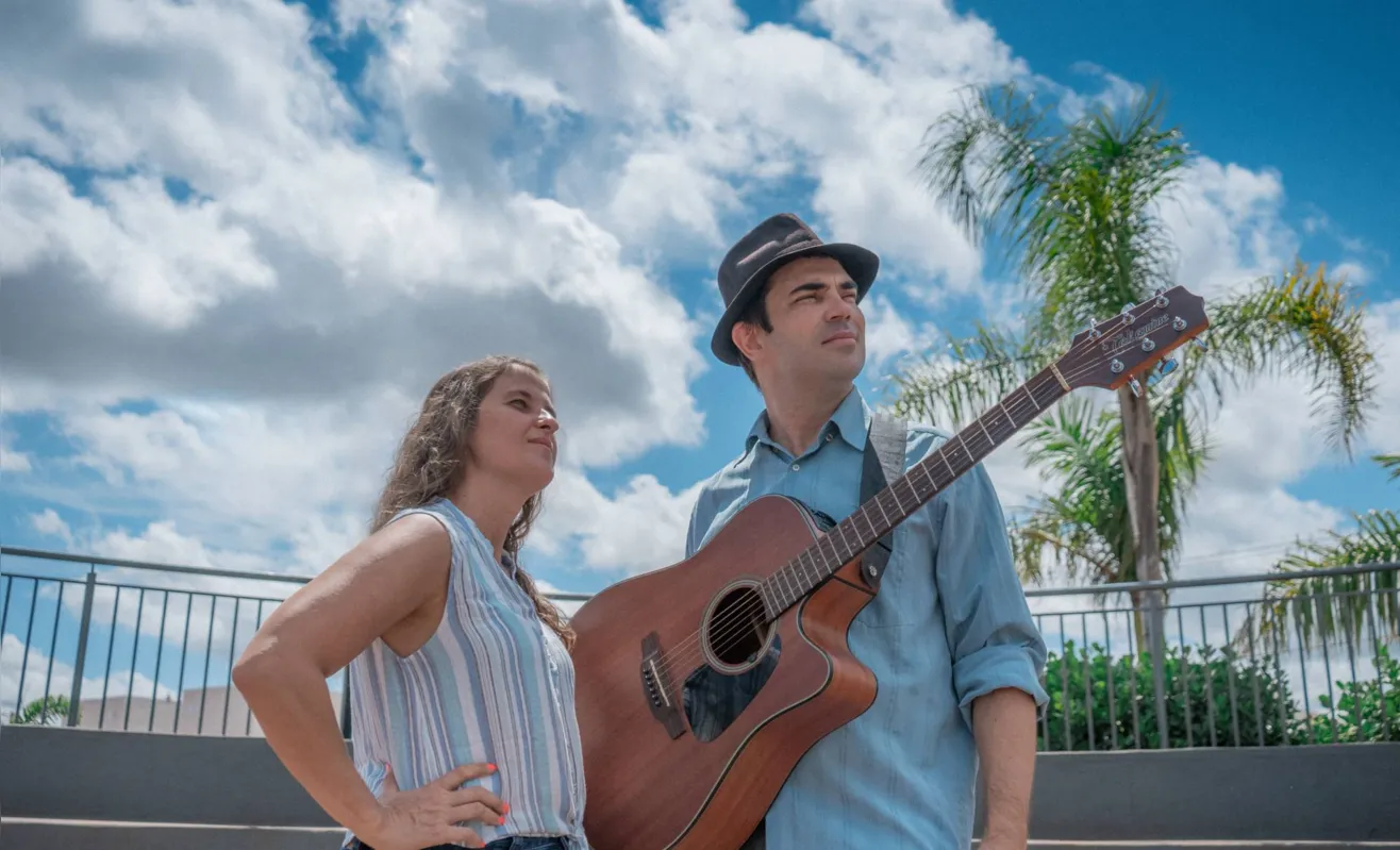 Casal de músicos Thaís Regina e Bruno Bazé tiveram aulas e eventos cancelados 
