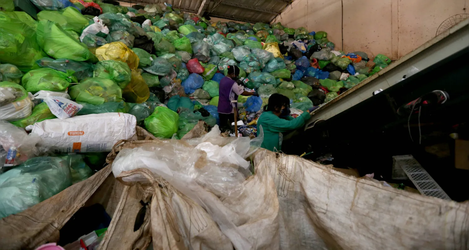 Imagem ilustrativa da imagem Coronavírus: desafios na rotina da coleta de lixo em Londrina