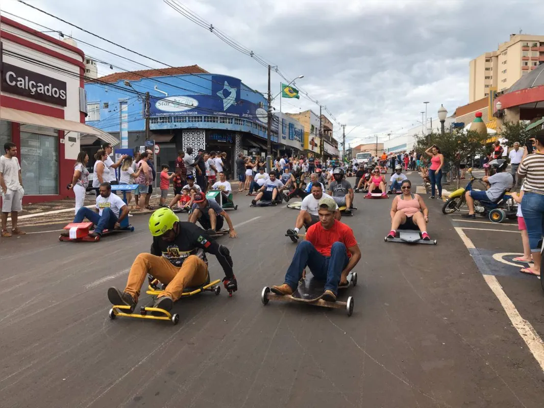 Corrida Maluca diferentes gerações no aniversário de Cornélio