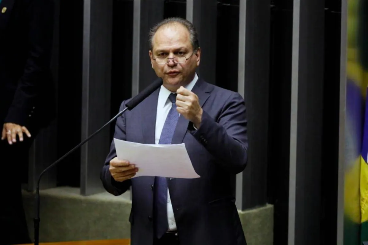 Imagem ilustrativa da imagem Covid-19: Deputado Ricardo Barros recebe alta da Santa Casa de Maringá
