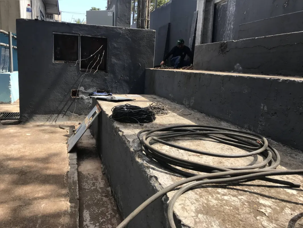 Cerca de 40 metros de cabo foram levados; é o terceiro furto na escola neste ano 
