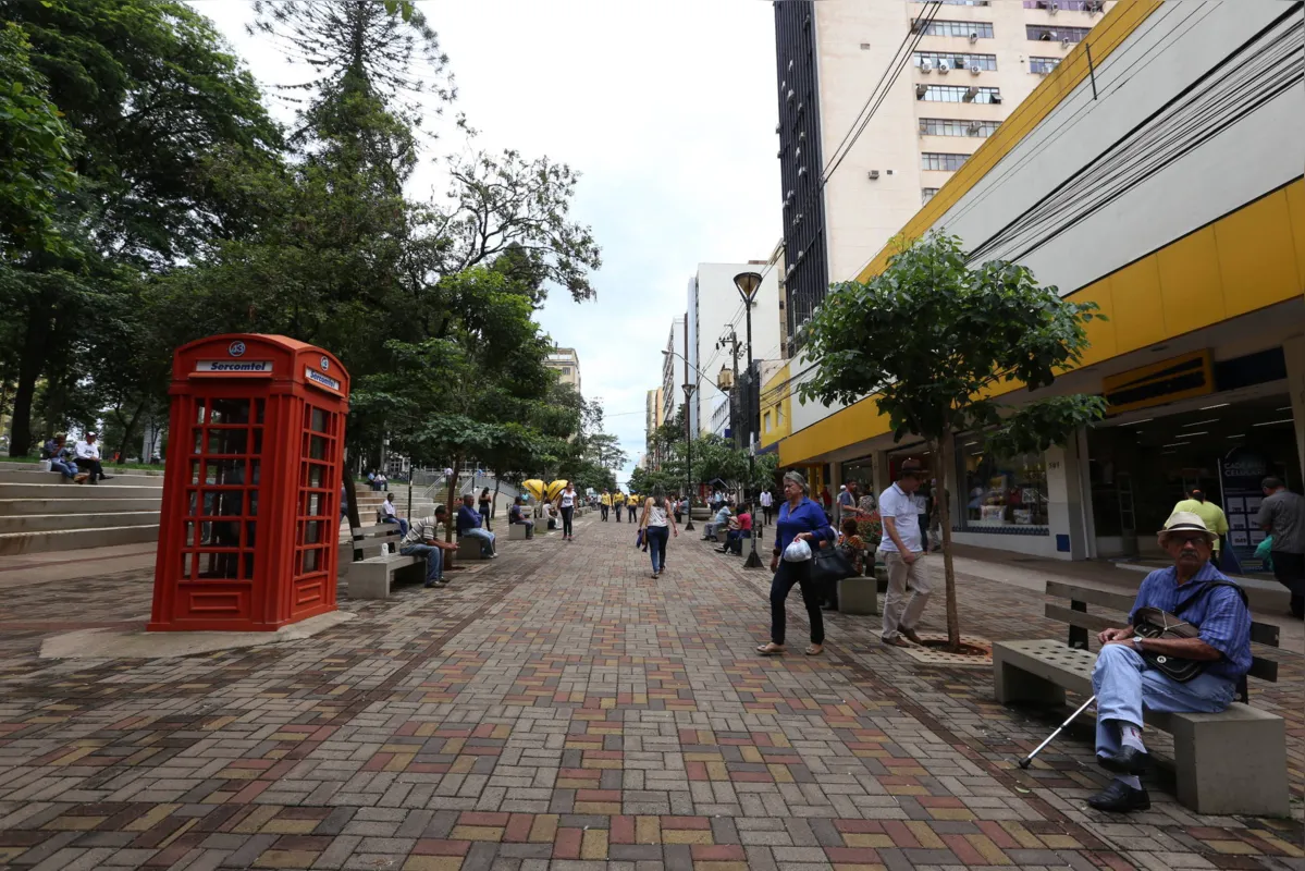 Imagem ilustrativa da imagem Decreto municipal fecha comércio por 15 dias em Londrina