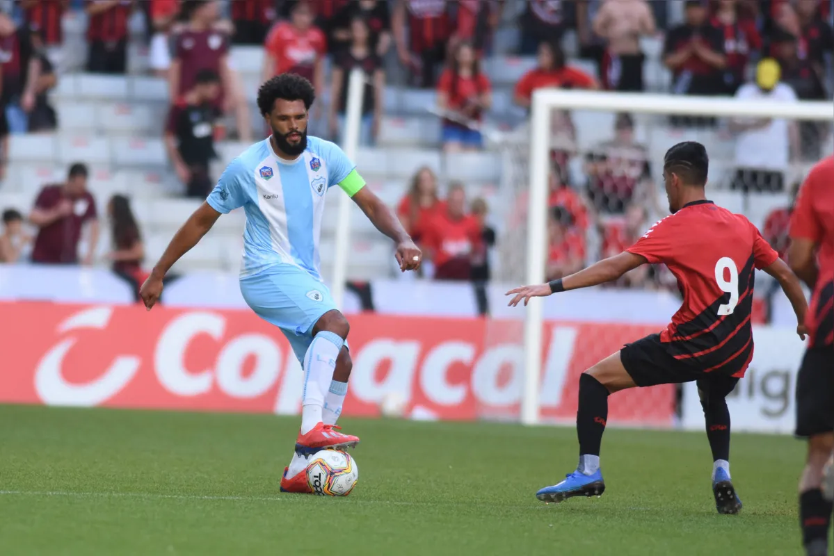 Lucas Costa: "Temos que tirar forças desta derrota e dar a volta por cima no próximo jogo"