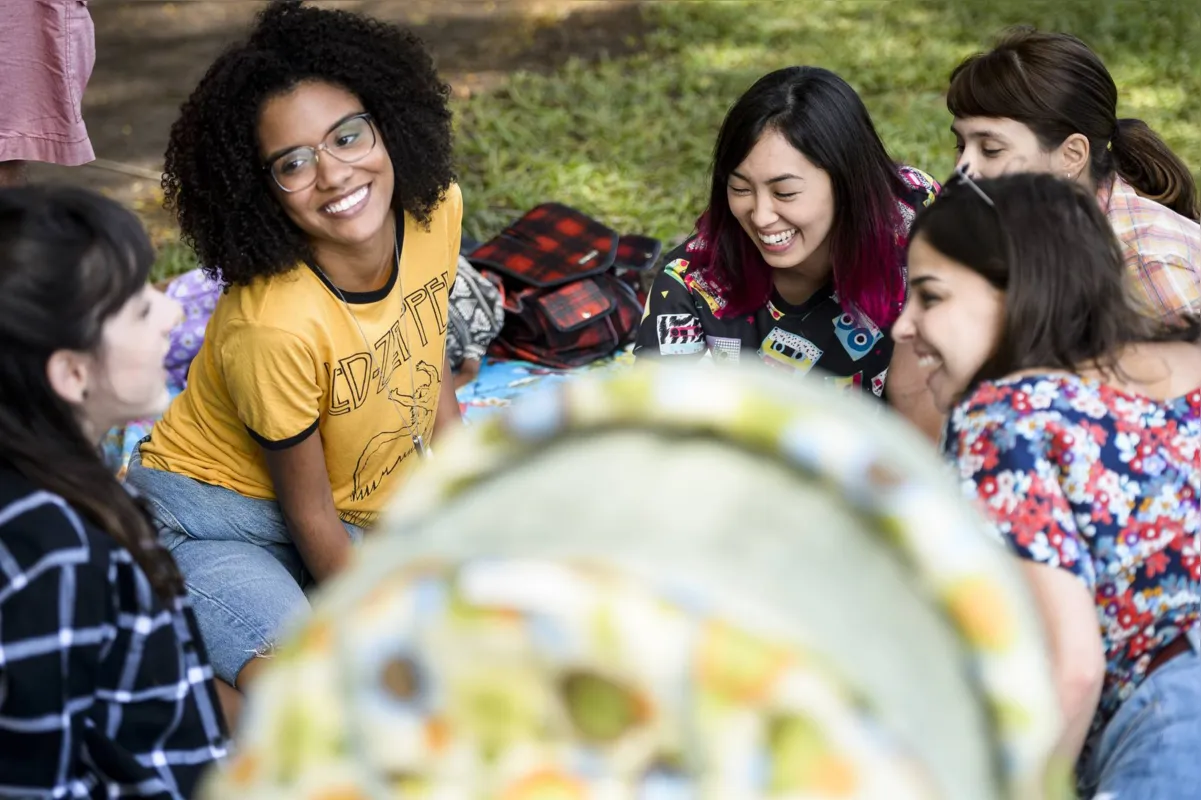 Benê, Tina, Ellen e Lica decidem ajudar Keyla