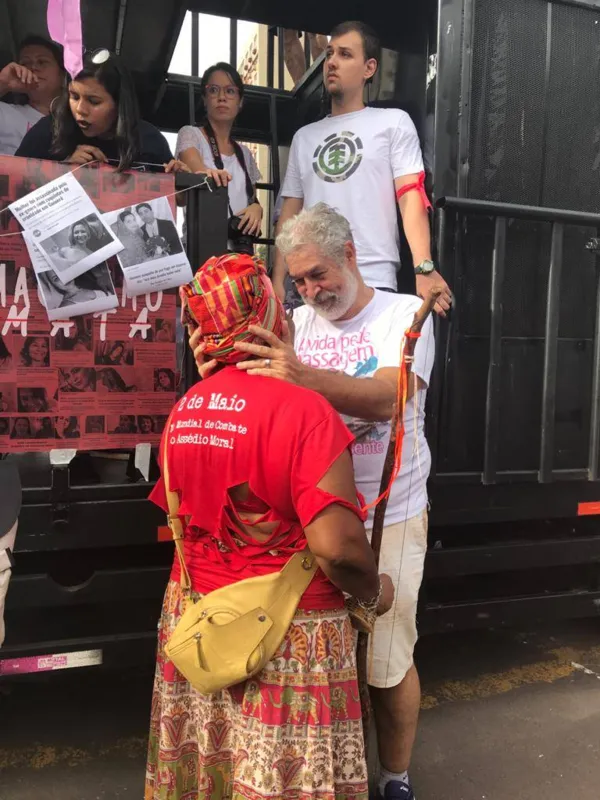 Maurício Borges, pai de Magó, consolando as pessoas apesar da dor: " Se ela estivesse aqui estaria  dançando "