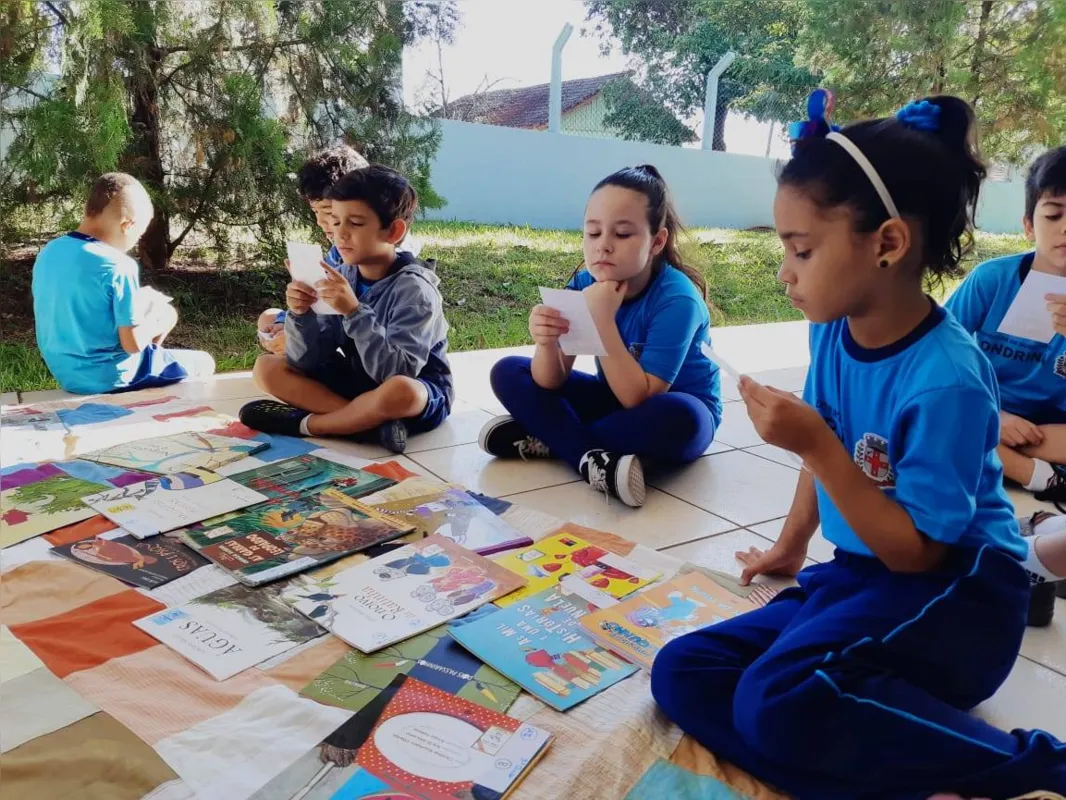 Escola Municipal Maria Carmelita Vilela Magalhães no primeiro dia de atividade