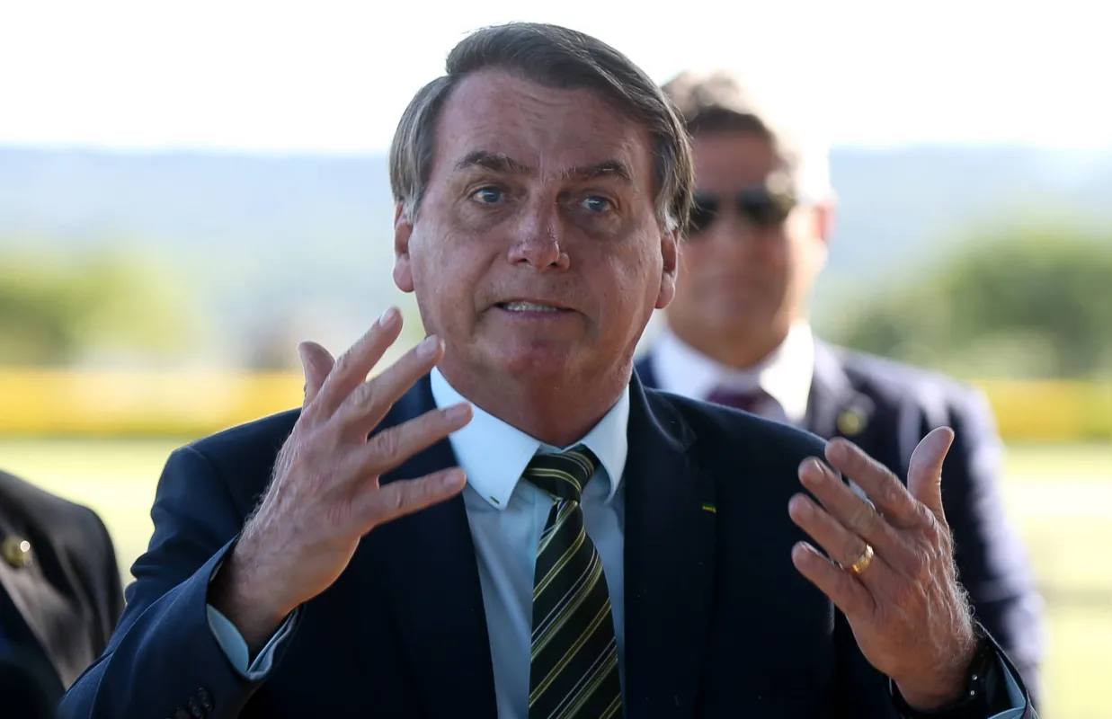 Imagem ilustrativa da imagem "Está faltando um pouco mais de humildade ao Mandetta", diz Bolsonaro