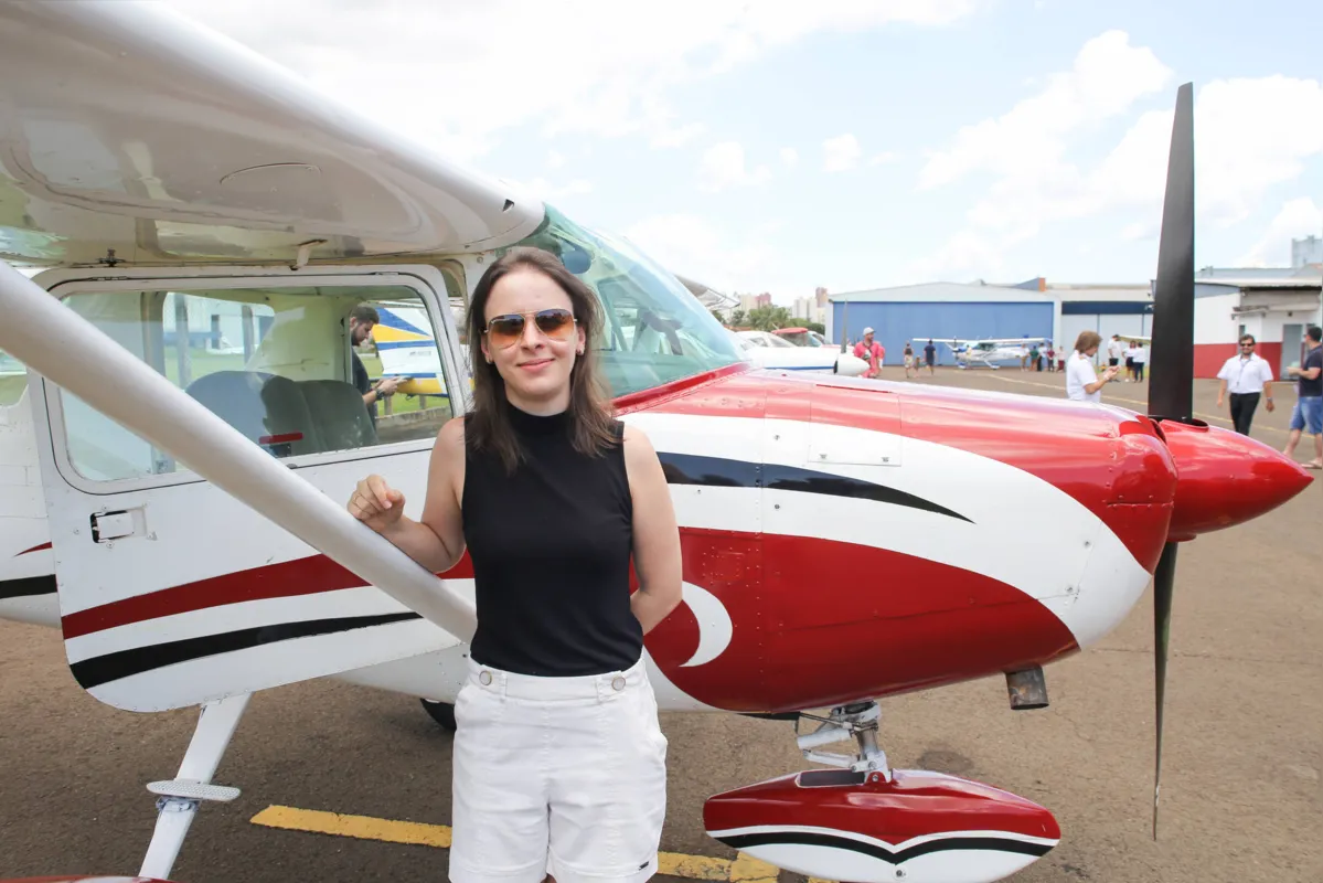 Thais Mantovani, instrutora de voos no Aeroclube:"É um cenário muito masculino, mas isso está mudando aos poucos”