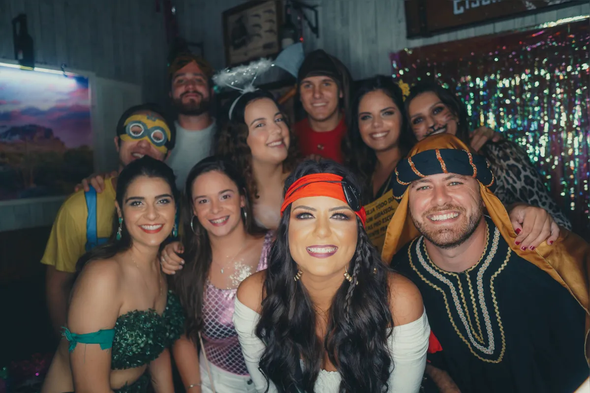 Marina com Marcus Lopes, Daniela Fuganti, Jessica Belissário, Lucas Dias, Bianca Kruczeveski, João Paulo Lopes, Mariana Santana e Aline