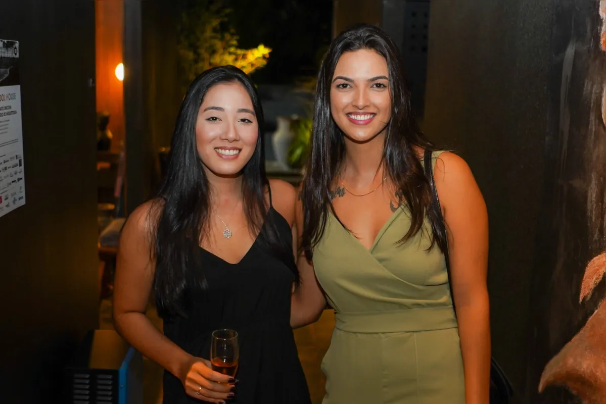 Deyse Oshiro e Tallita Bueno Ortega