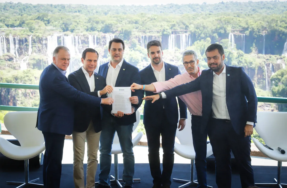 
Governadores exibem a "Carta de Foz" na qual pedem ao governo federal, entre outras reivindicações, proteção das fronteiras e suporte aos estados para um possível enfrentamento ao coronavírus

