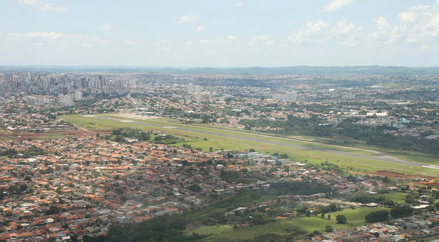 Imagem ilustrativa da imagem Grupo estuda alterações no edital de concessão do aeroporto em Londrina