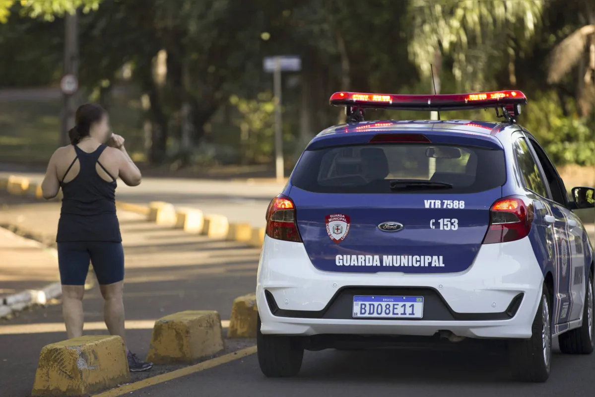 Equipes da GM advertiram as pessoas sobre o decreto e orientaram para que retornassem para casa