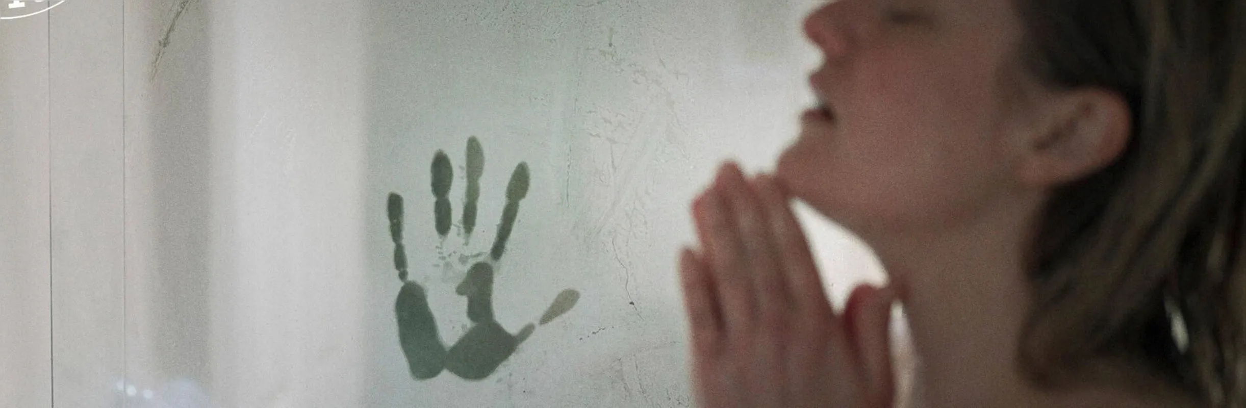 “O Homem Invisível” traz uma abordagem da ansiedade contemporânea através de  um personagem que pode seguir e perseguir sua presa graças à tecnologia