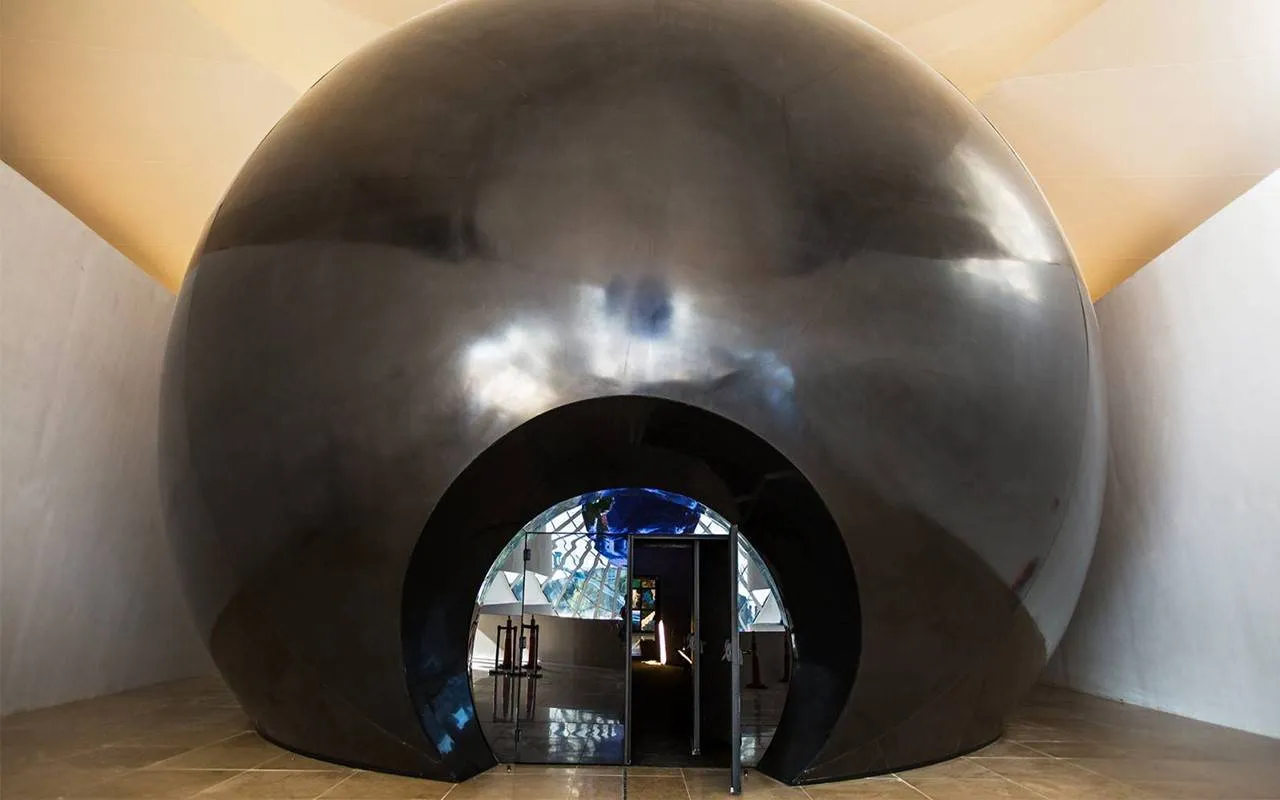 O espaço Cosmos oferece um domo de 360º no qual o visitante mergulha para observar a formação da Terra e até entrar no 'coração' do Sol 