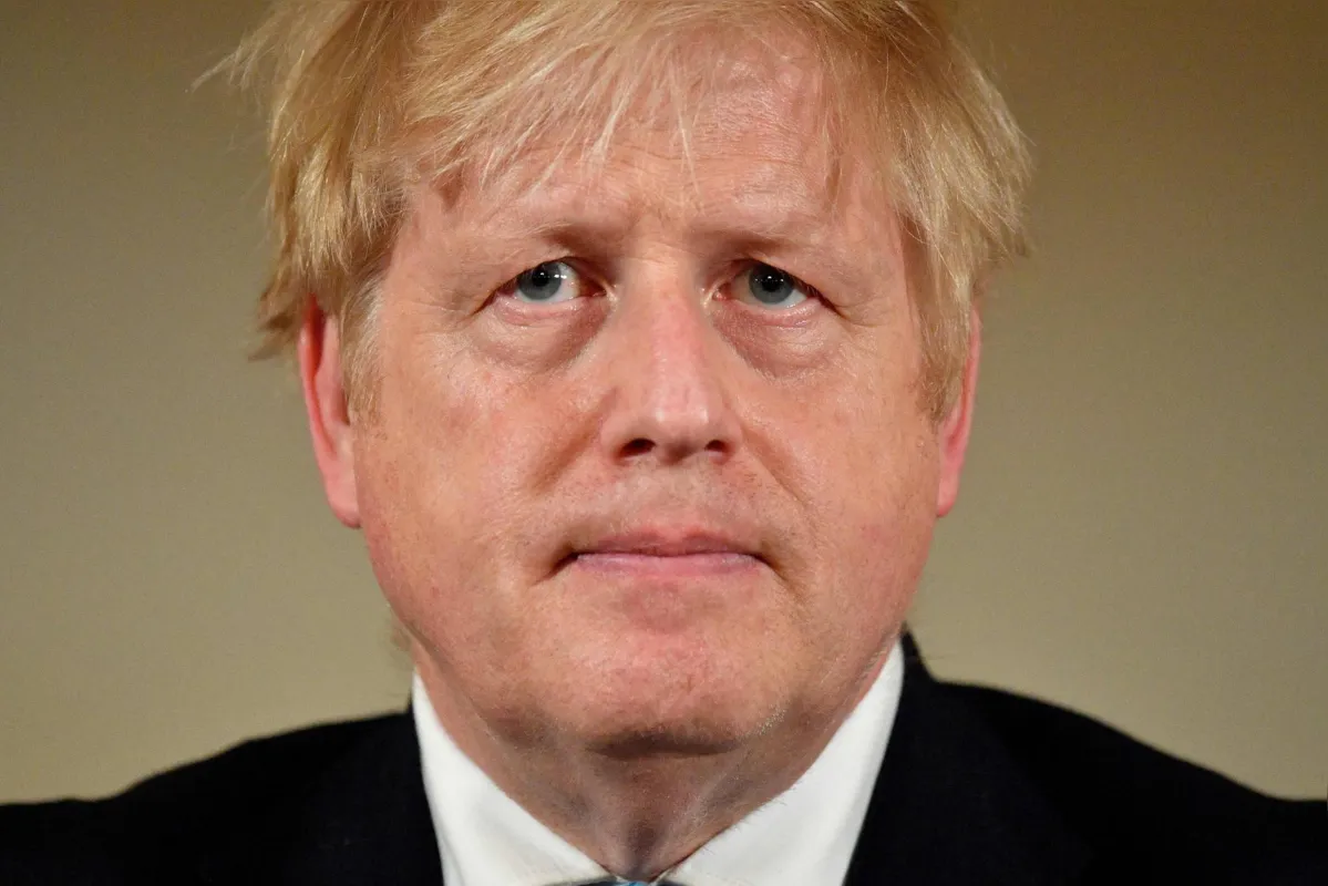 Segundo o comunicado do governo britânico, Boris Johnson permanece no hospital, "onde receberá um monitoramento rigoroso" 