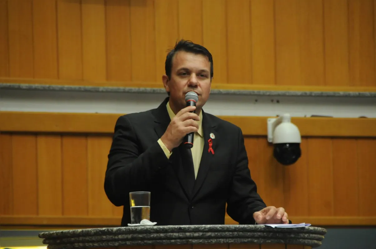 Imagem ilustrativa da imagem Justiça determina retorno de Tio Douglas no lugar de Janene à Câmara