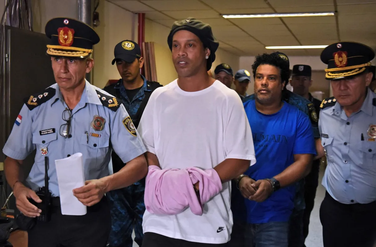 Imagem ilustrativa da imagem Justiça paraguaia libera Ronaldinho Gaúcho para prisão domiciliar