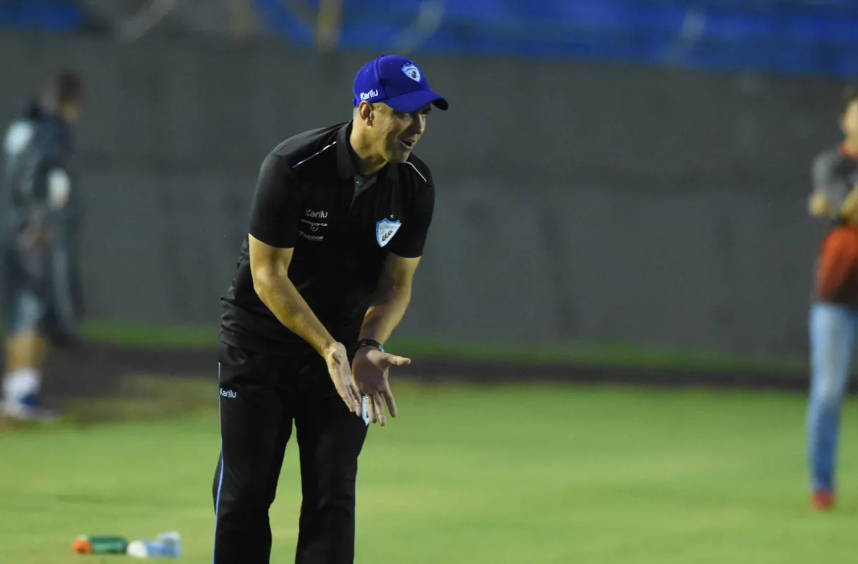 Alemão: "Quando a gente contrata, observa ou chega por indicação, esperamos que seja qualificado para nos ajudar"