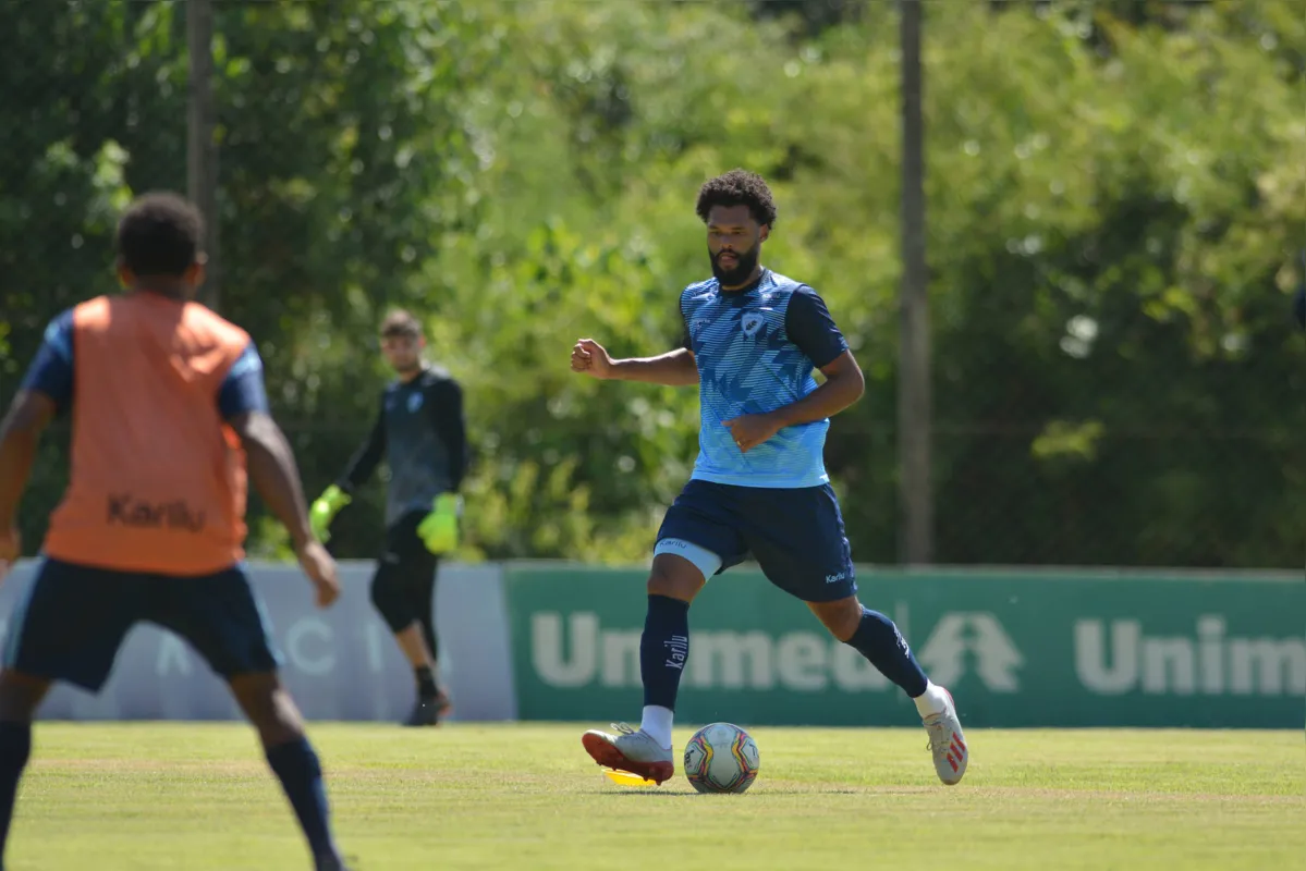 Zagueiro Lucas Costa será a única mudança no Londrina para pegar o Rio Branco