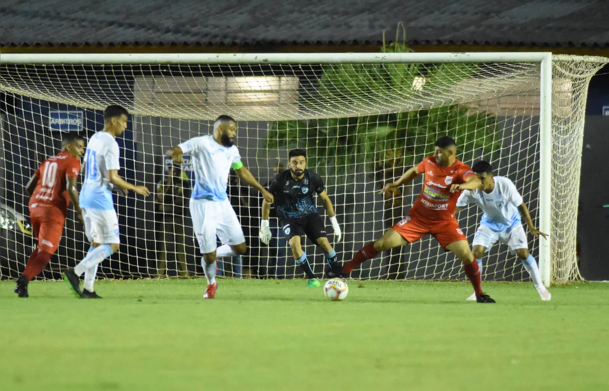 Imagem ilustrativa da imagem Londrina não deslancha, mas se aproxima da classificação