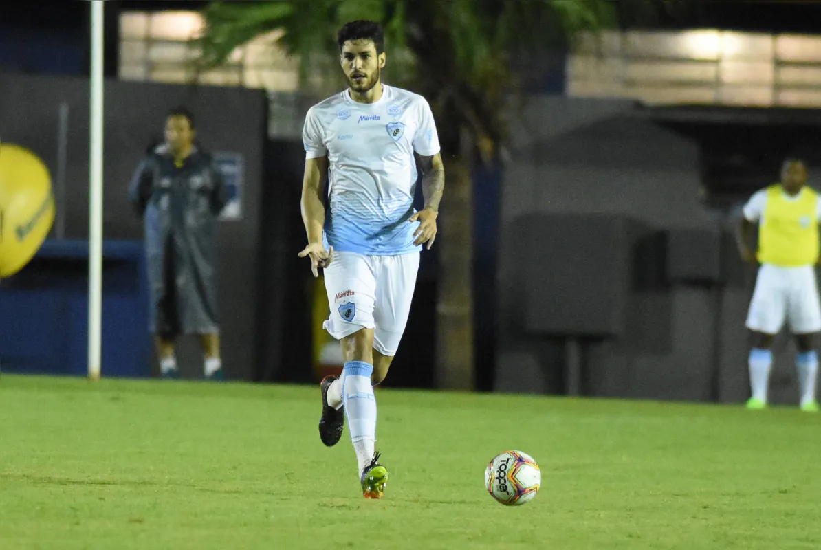 Willian Correia passará por cirurgia no joelho e tempo de recuperação pode durar até oito meses