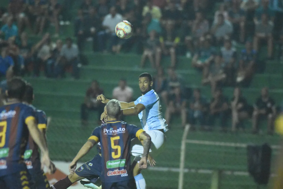 O zagueiro Augusto marcou o terceiro gol do LEC em Toledo