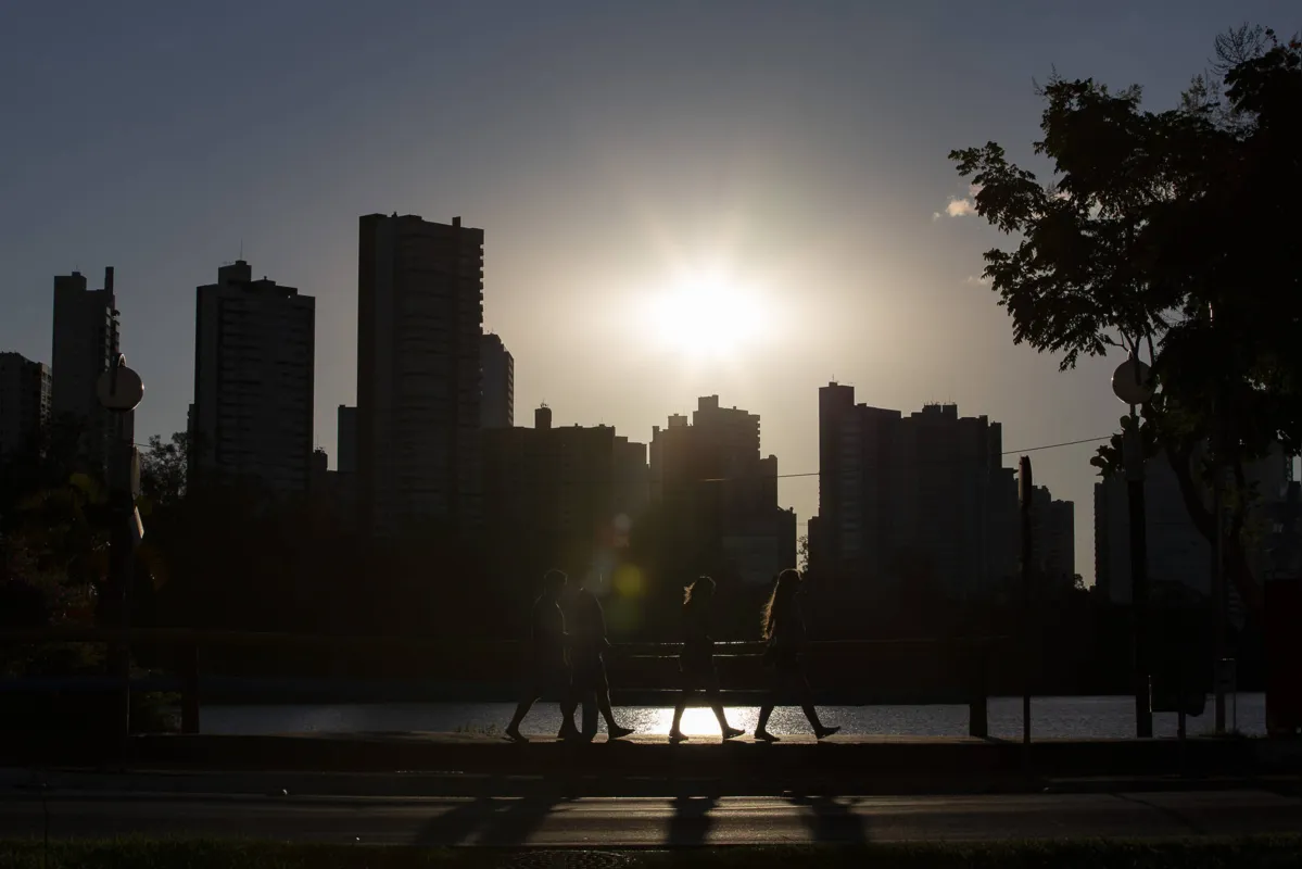 No fim de semana, poucas pessoas ainda se  arriscaram fazendo caminhadas no Igapó