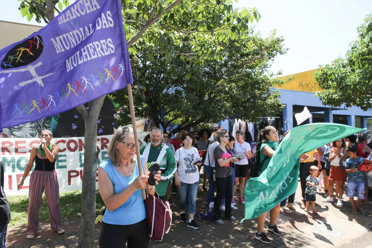 Na Feira do Cincão, coletivos feministas  realizaram um ato unificado pela democracia e em defesa dos direitos dos cidadãos 