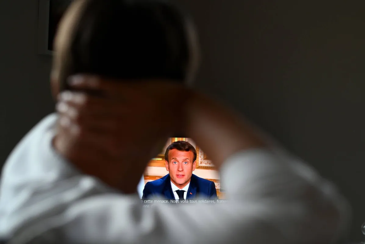 Macron disse que as medidas de restrição de mobilidade são indispensáveis para permitir que os hospitais recuperem a capacidade de atender e salvem vidas  