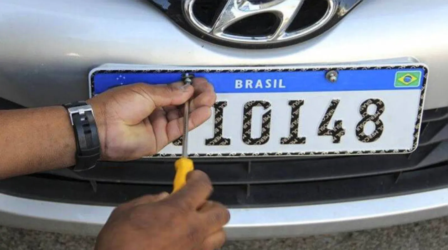 Imagem ilustrativa da imagem Mais de 1 milhão de veículos circulam com nova placa no Paraná